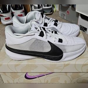 SOLD - Nike Zoom Freak 5 - Size US Men's 9.5